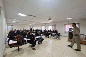 آشنایی بهورزان و مراقبین سلامت مرودشت با سواد سلامت رسانه‌ای و شیوه‌های صحیح والدگری در فضای مجازی