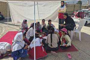 اردوی جهادی سلامت محور در روستای میج از توابع بخش شهر فاروق از سوی کادر سلامت مرکز خدمات جامع سلامت فاروق