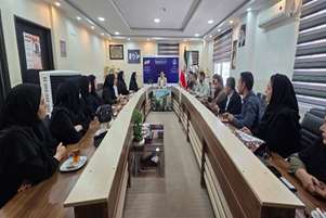 نشست هم اندیشی رییس شبکه بهداشت و درمان مرودشت با بهورزان به روایت تصویر